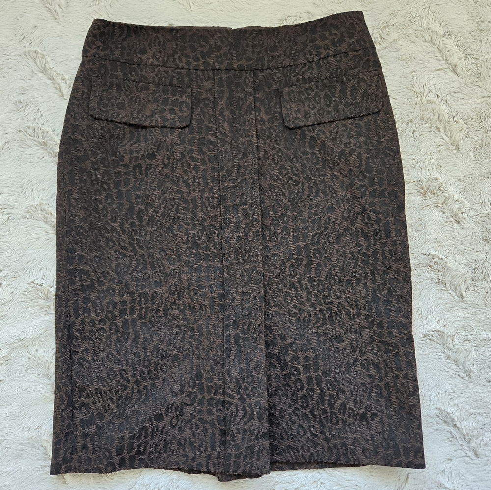 EUC Ann Taylor Mobwife, Leopard Print, Knee-Length, Pencil Skirt, Women's size 2